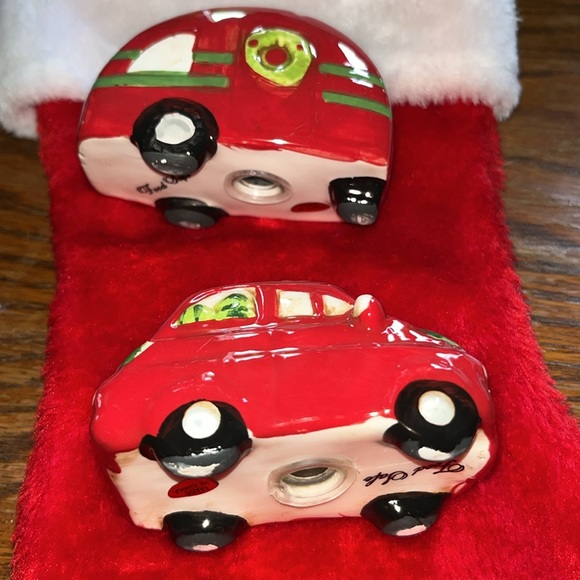 EC Christmas salt & pepper shakers. Car towing a camper 3”x 1.5” each piece - Picture 4 of 16